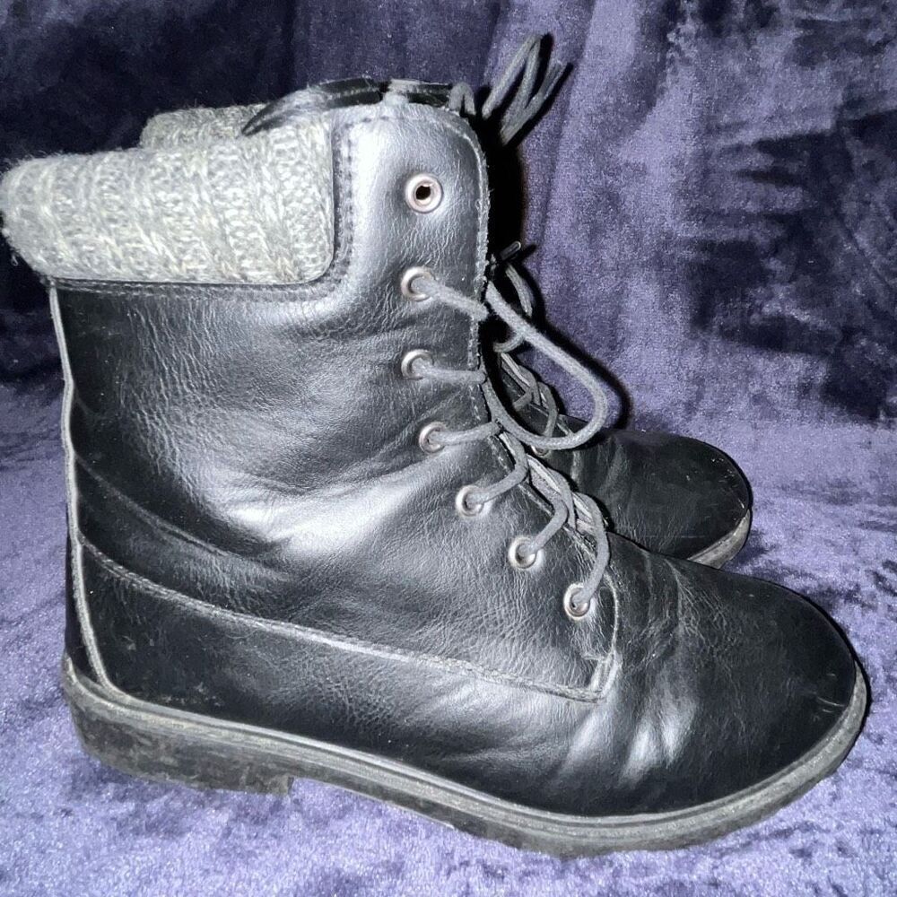 Caitie Boots Women’s Size 8 Black Vegan Leather Rubber Sole Lace Up Boots